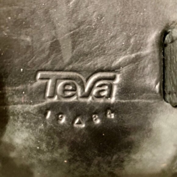 Great Condition Women's SZ 10 Leather TEVA Original Universal Slim Sandal, Black - Picture 7 of 9